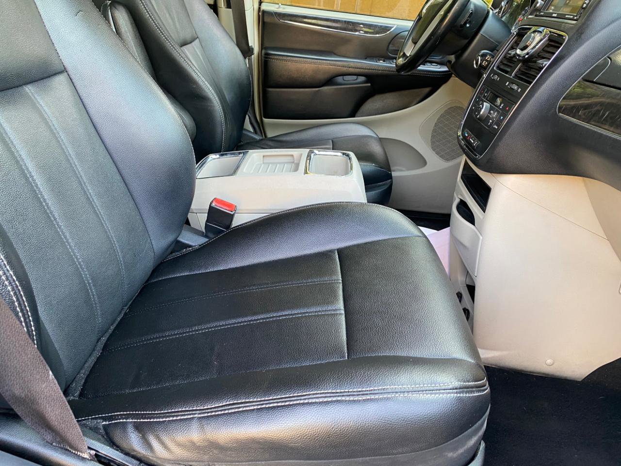 Used 2016 Chrysler Town & Country Touring FWD image 53