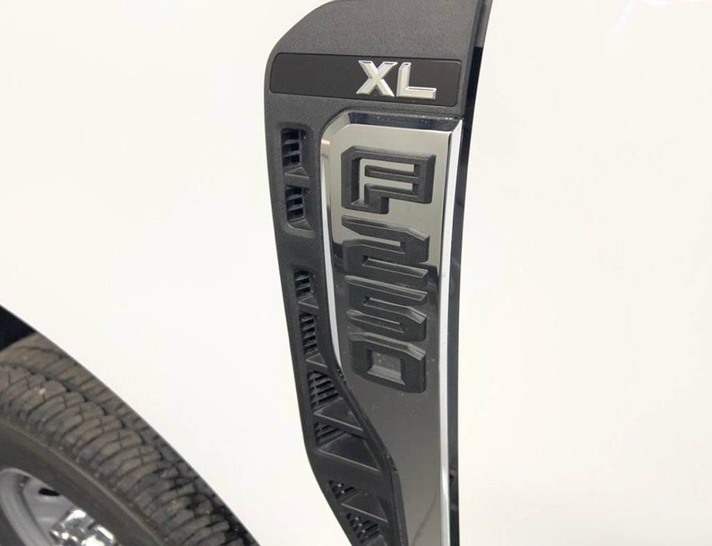 New 2026 Ford F250 XL w/ XL Chrome Package image 35