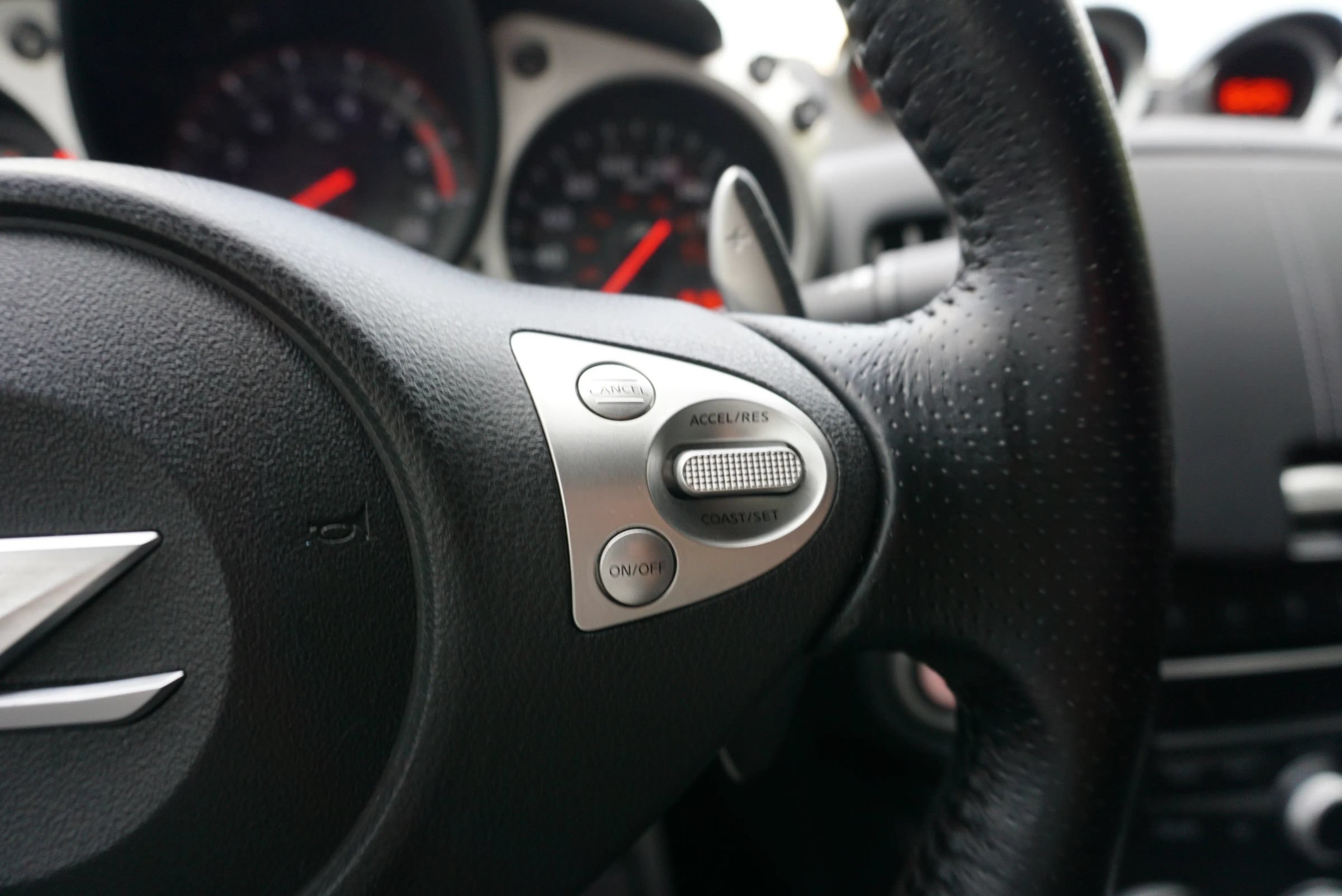 Used 2014 Nissan 370Z Touring RWD image 27