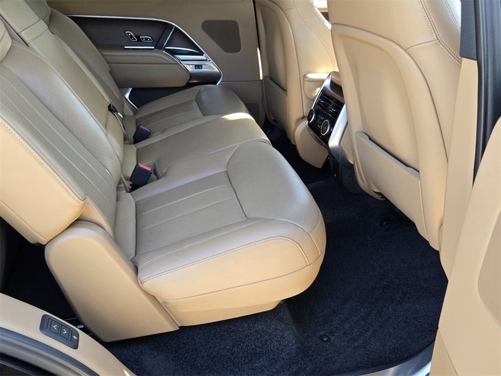 Used 2024 Land Rover Range Rover Long Wheelbase SE image 15