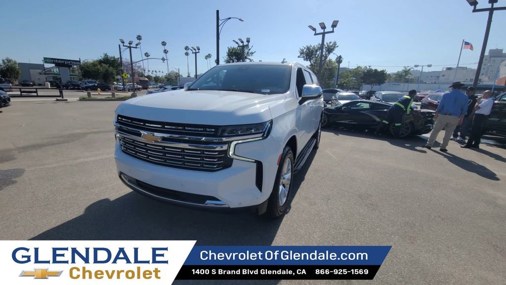 Used 2023 Chevrolet Suburban Premier image 3