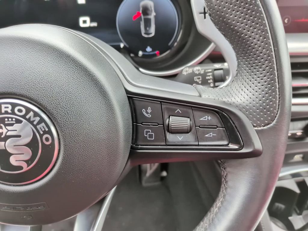 Used 2024 Alfa Romeo Stelvio Veloce image 28