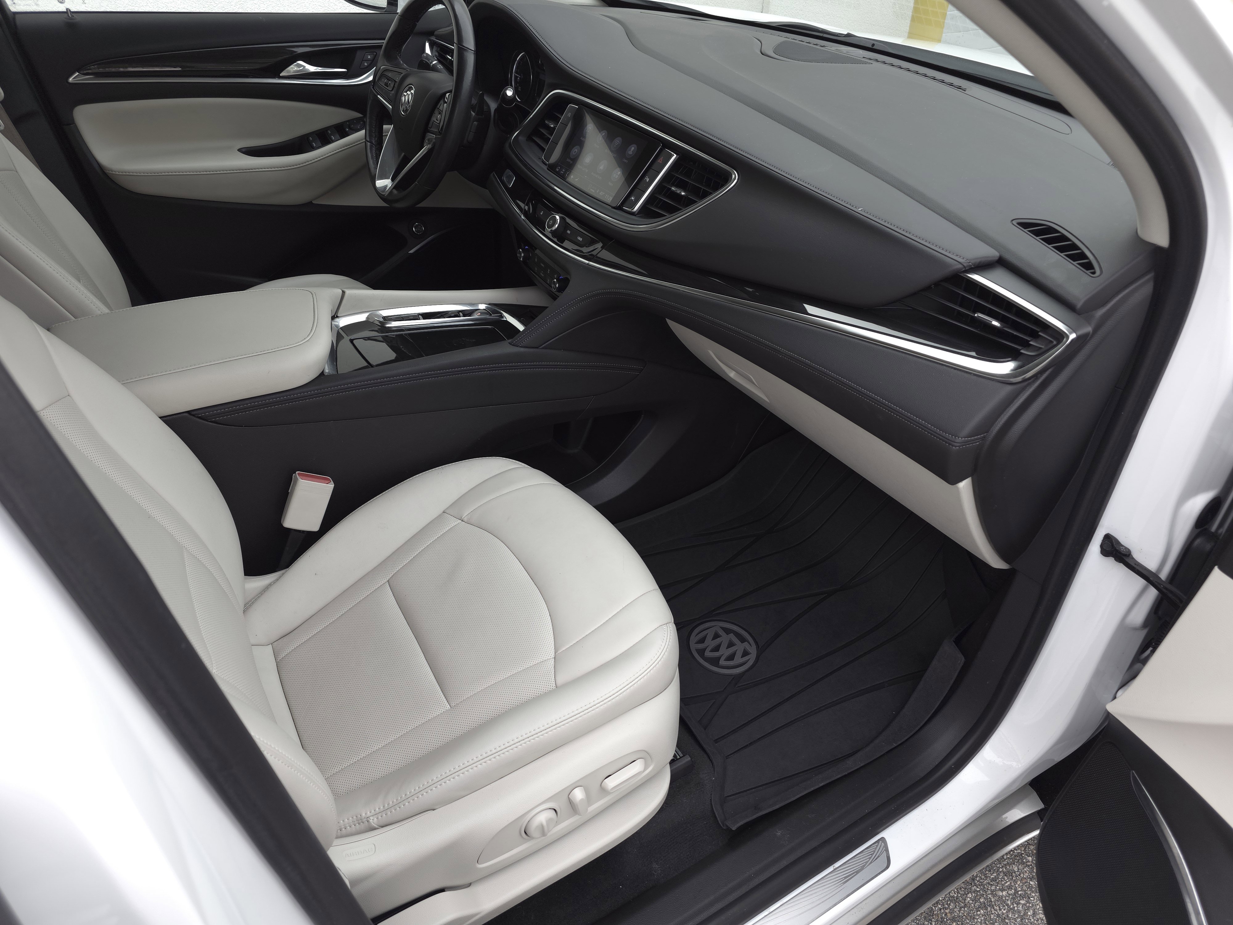 Used 2023 Buick Enclave Essence image 42