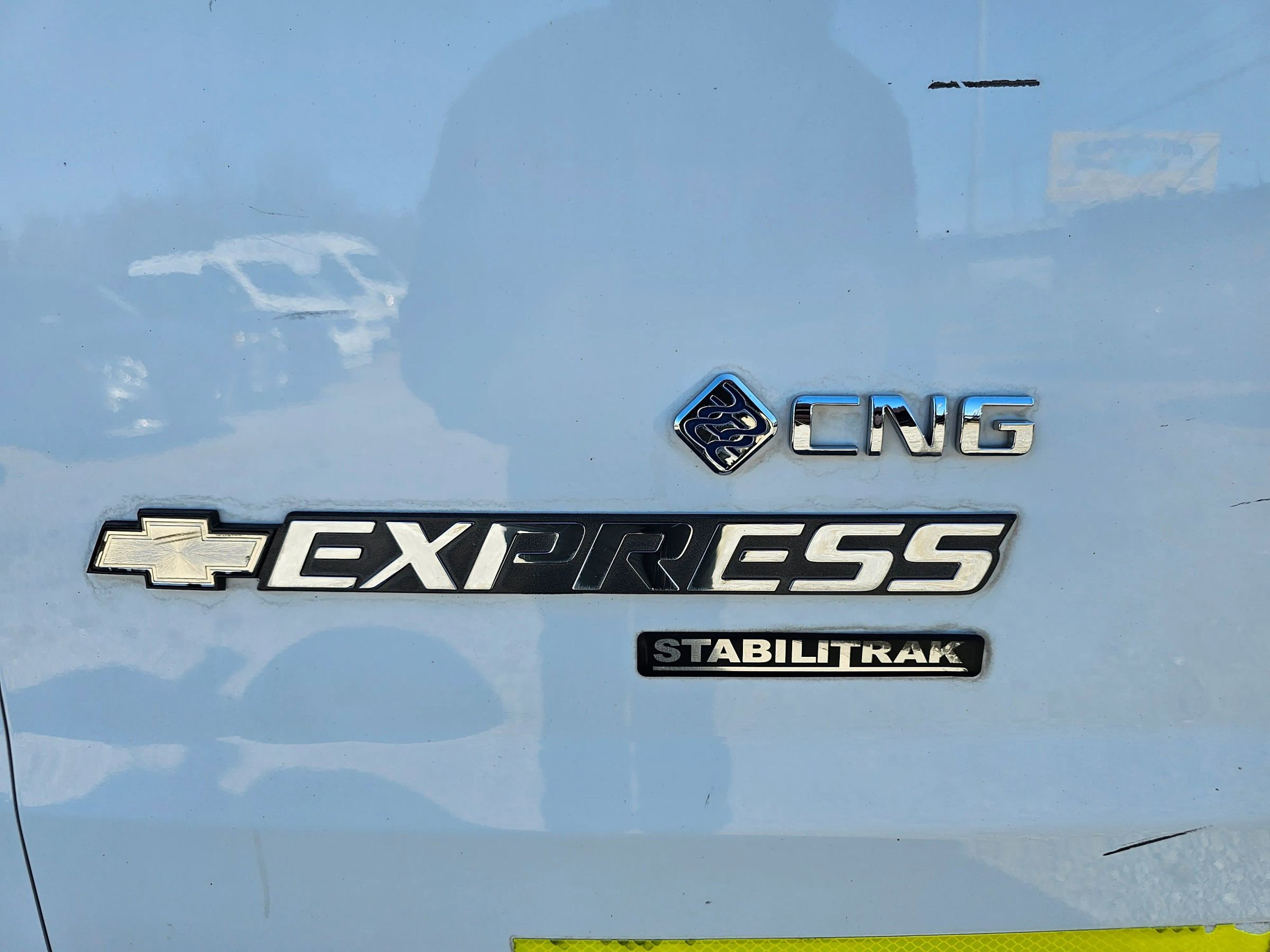 Used 2014 Chevrolet Express 2500 w/ Cold Climate Package image 17