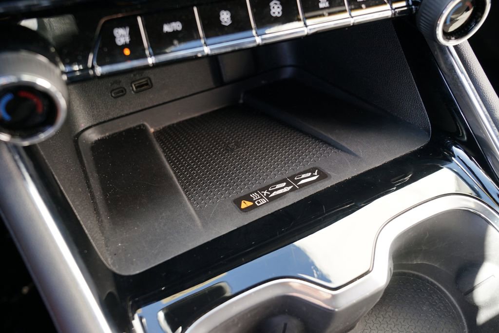 Used 2025 Chevrolet Traverse LT image 40