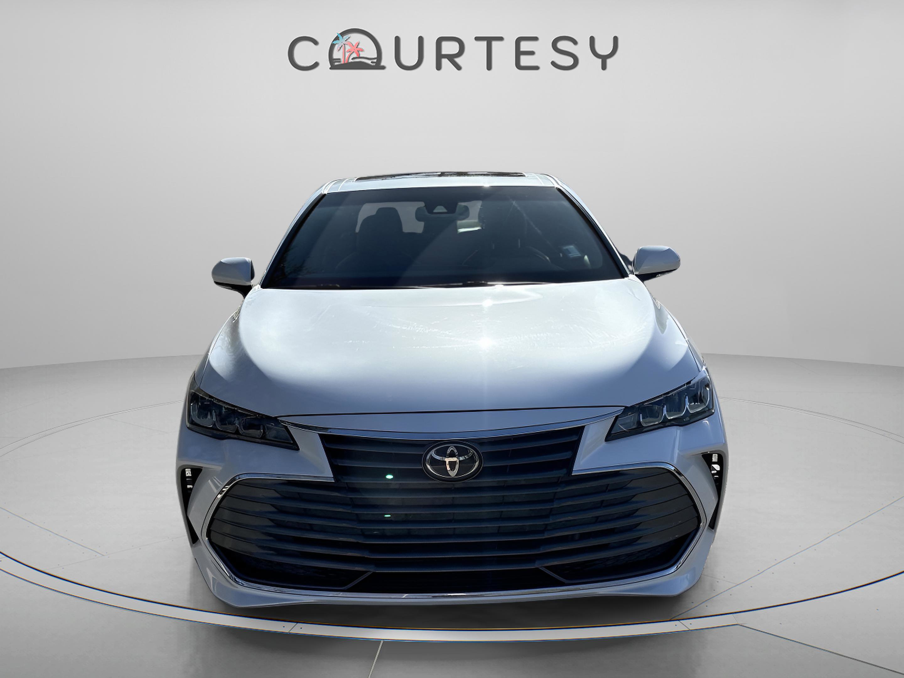 Used 2020 Toyota Avalon XLE w/ Moonroof Package image 11