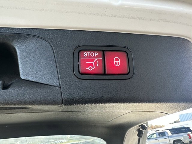 Used 2021 Mercedes-Benz GLC 300 4MATIC image 23