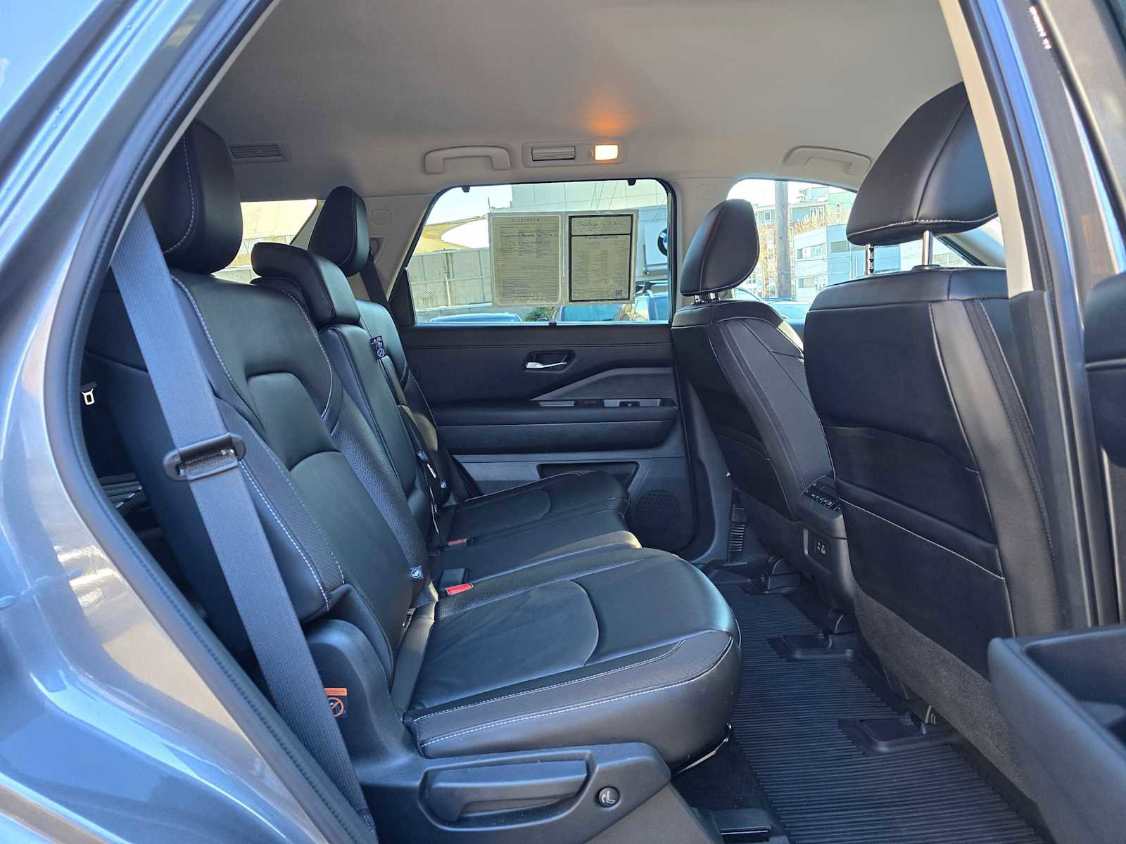 Used 2024 Nissan Pathfinder SL w/ Black Appearance Package image 12