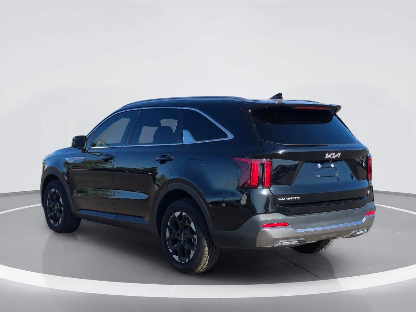 Used 2025 Kia Sorento S w/ Panoramic Sunroof Package FWD image 4