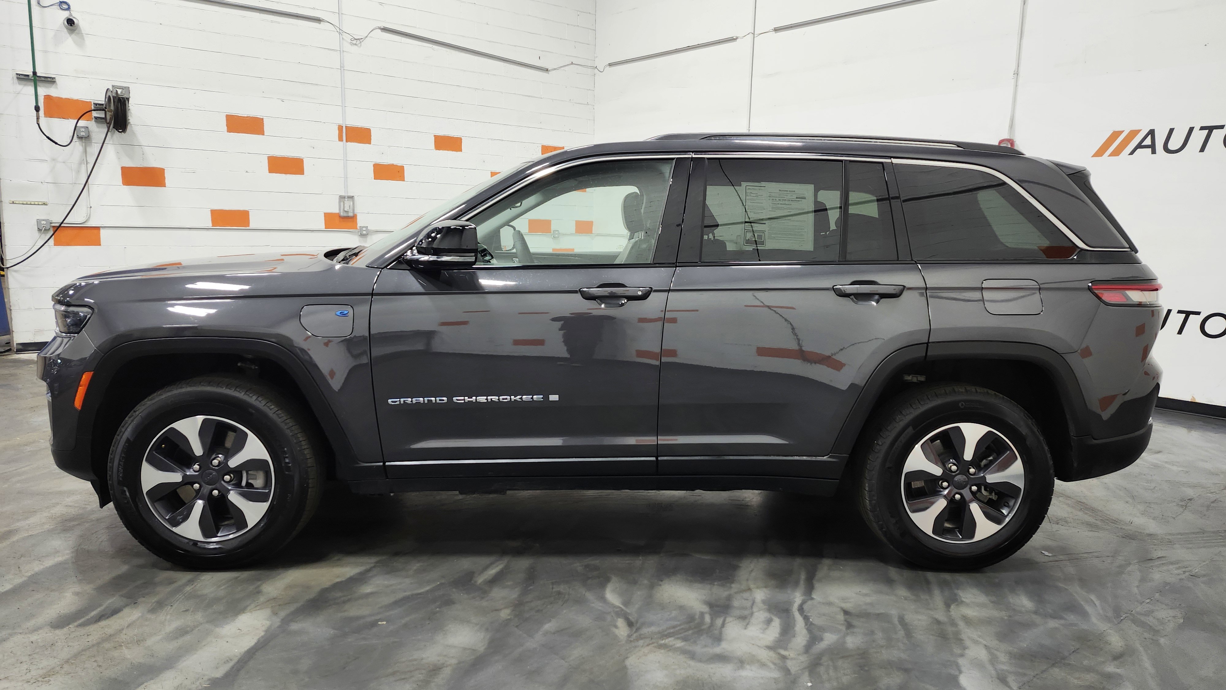 Used 2023 Jeep Grand Cherokee 4WD 4xe image 16