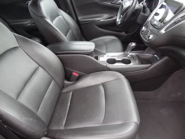 Used 2019 Chevrolet Malibu LT w/ Leather Package FWD image 13