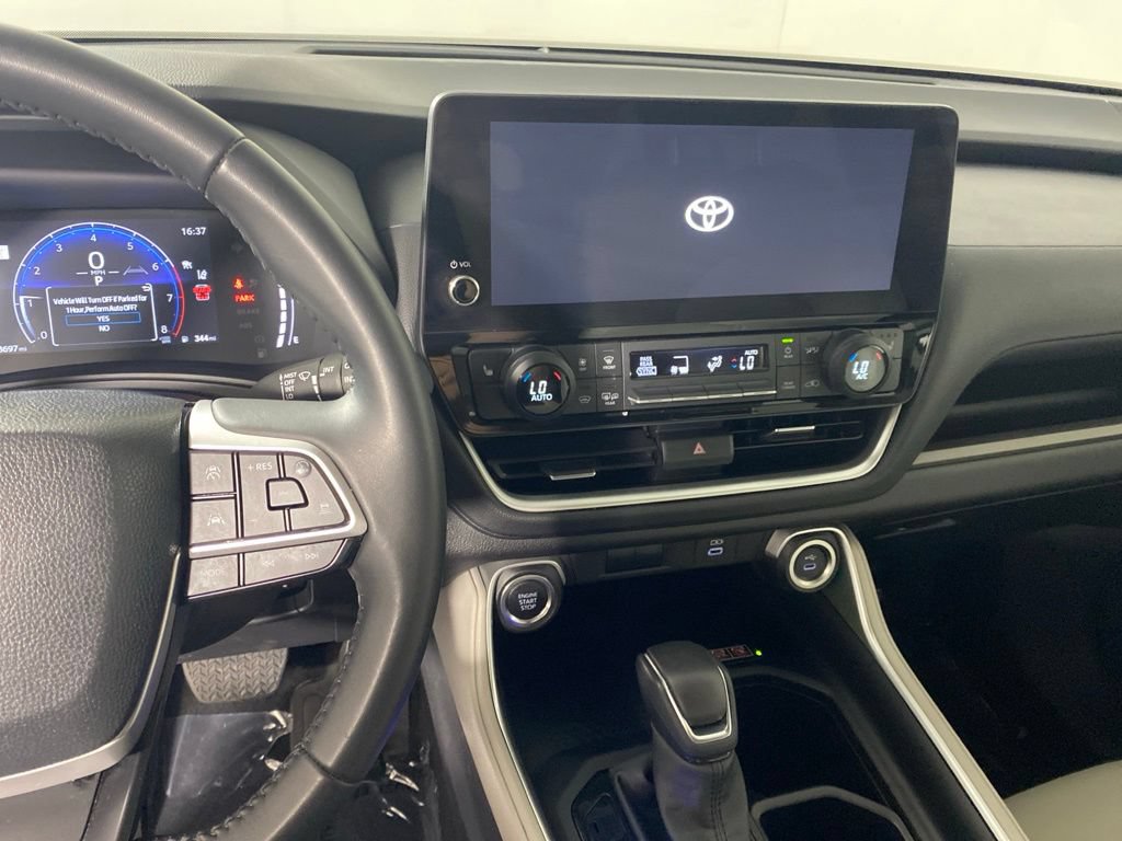 Used 2025 Toyota Grand Highlander FWD image 16