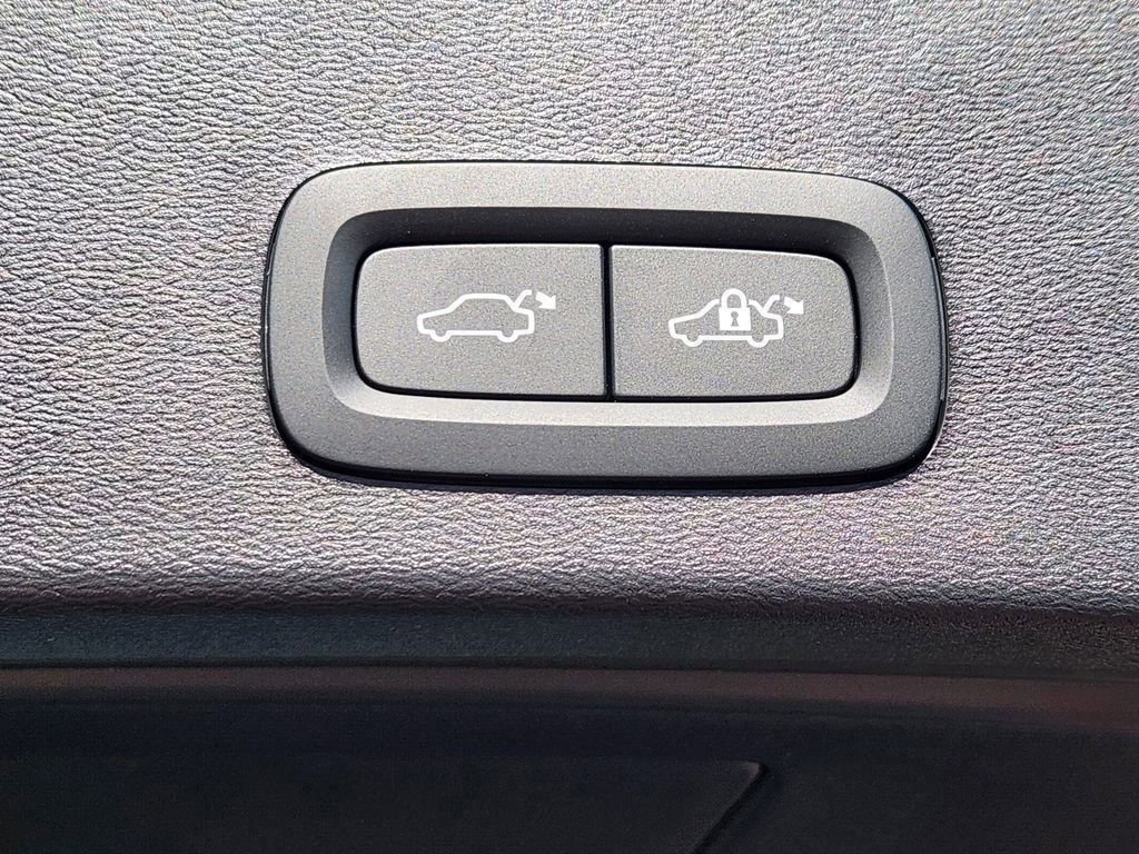 New 2026 Volvo XC40 B5 Ultra w/ Climate Package image 25