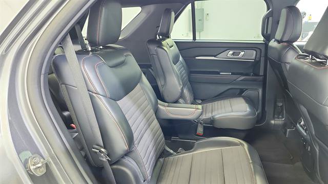 Used 2025 Ford Explorer ST-Line AWD/4WD image 28