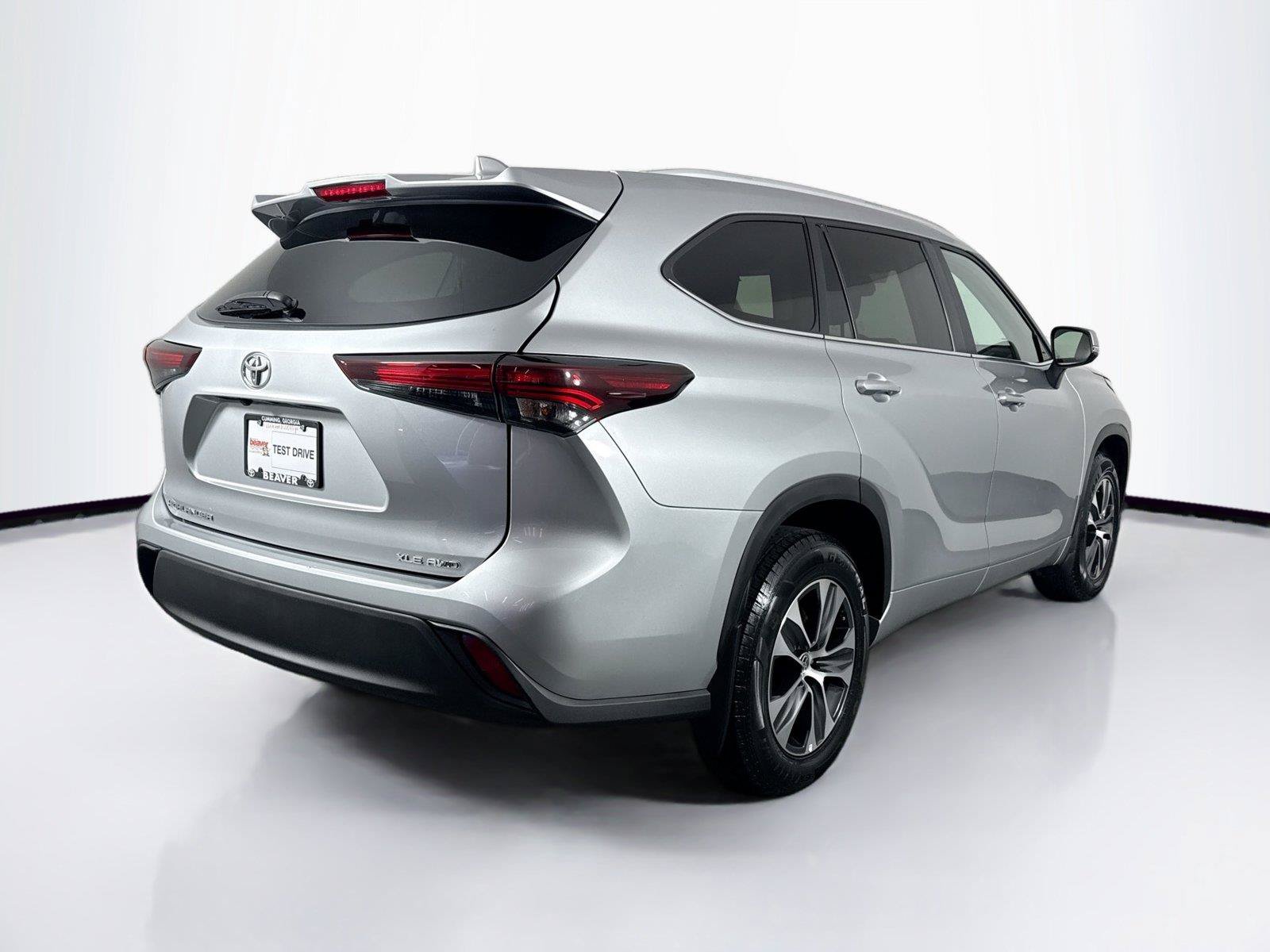 Certified 2025 Toyota Highlander XLE AWD/4WD image 2