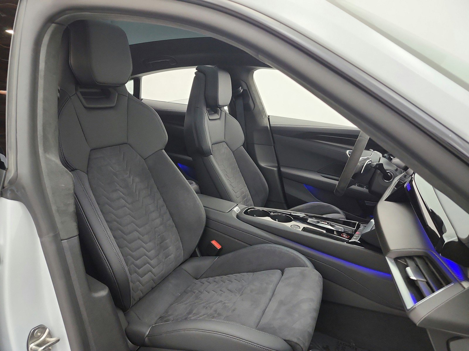 Used 2024 Audi e-tron GT Prestige image 18