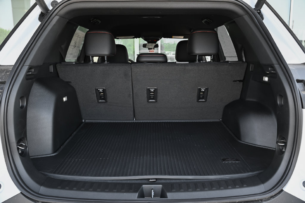 New 2026 Chevrolet Equinox RS FWD image 36