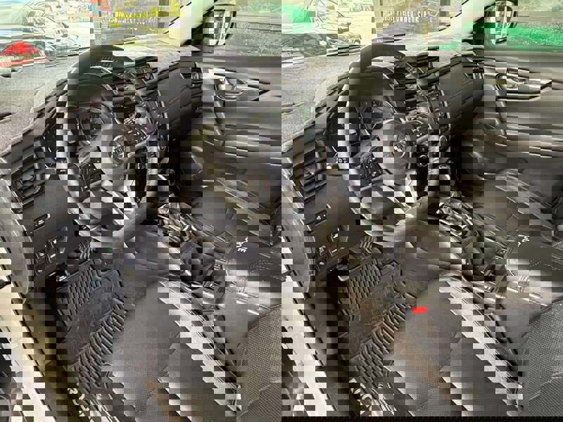 Used 2018 Nissan Rogue SL image 15