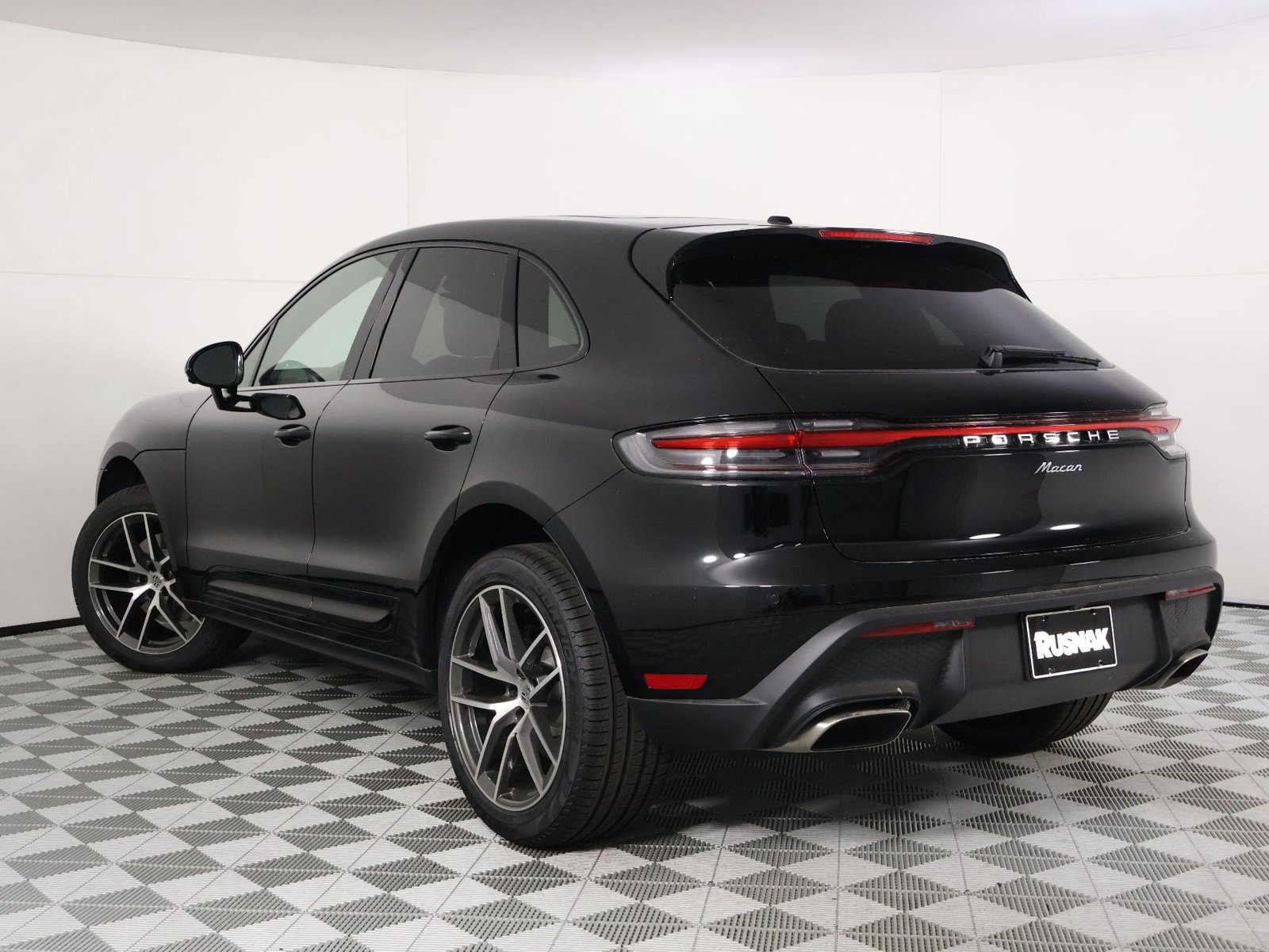 New 2026 Porsche Macan AWD/4WD image 3