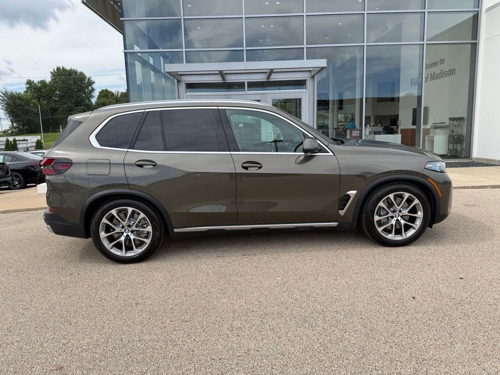 Used 2026 BMW X5 xDrive50e AWD/4WD image 2
