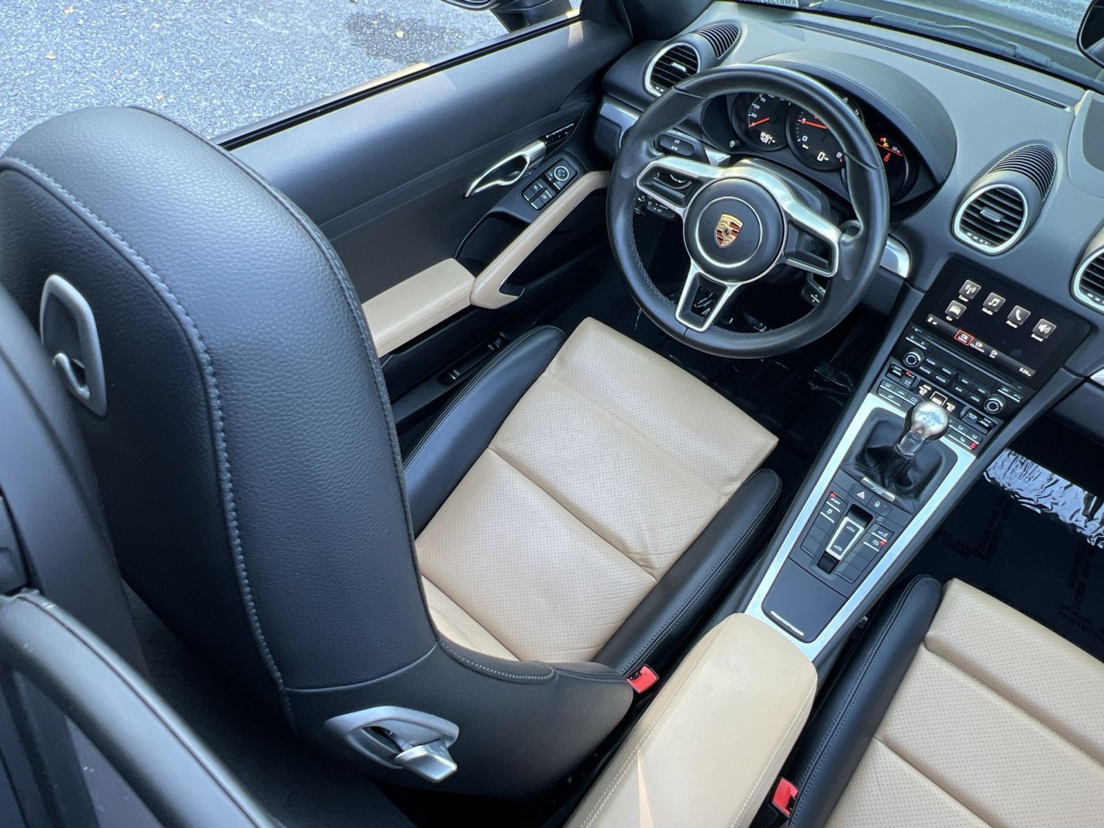 Used 2018 Porsche 718 Boxster RWD image 16