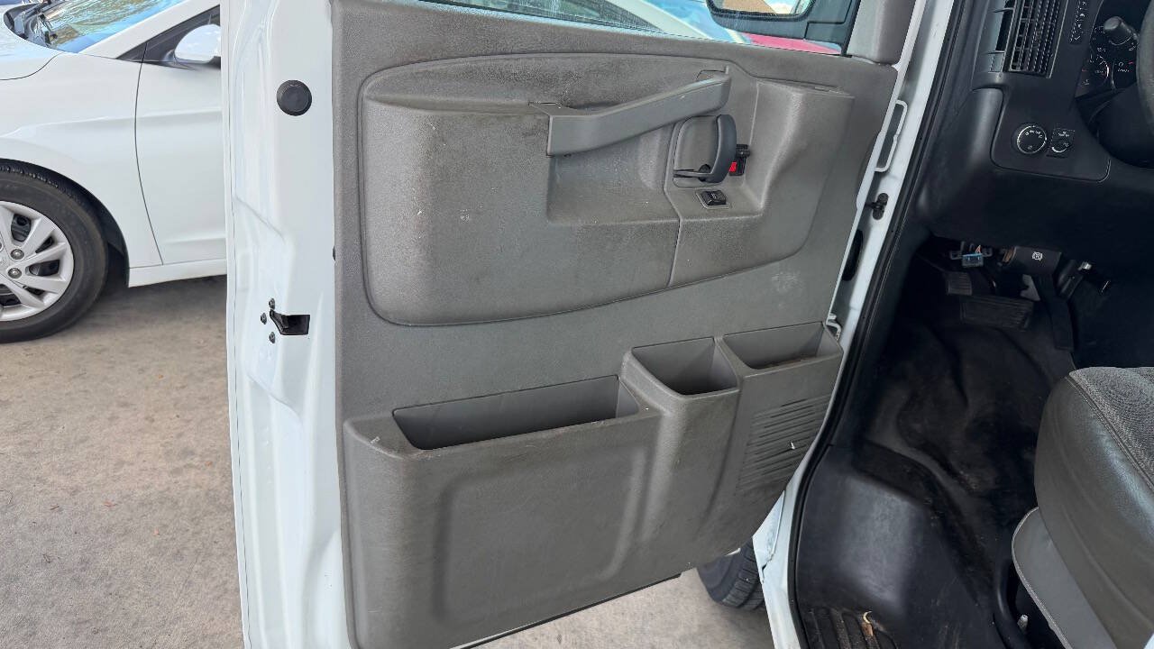 Used 2017 Chevrolet Express 2500 RWD image 13
