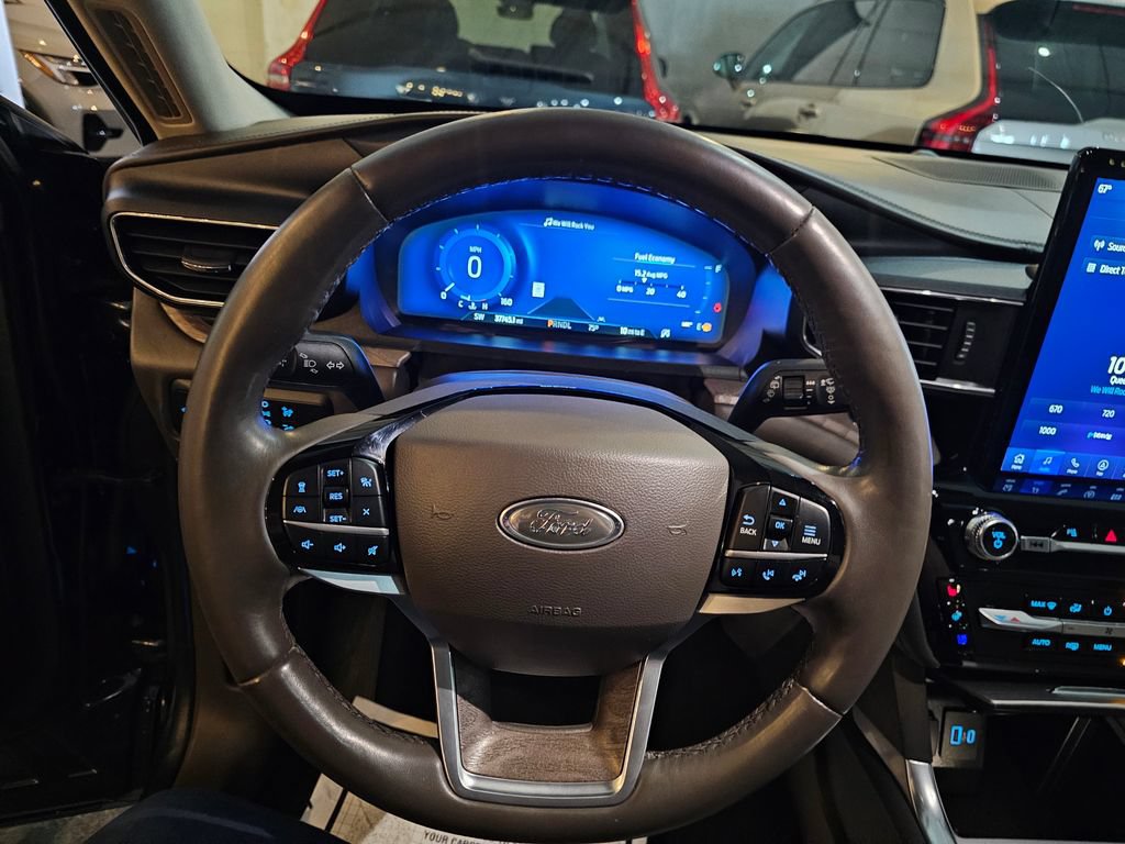 Used 2022 Ford Explorer Platinum w/ Equipment Group 601A AWD/4WD image 17