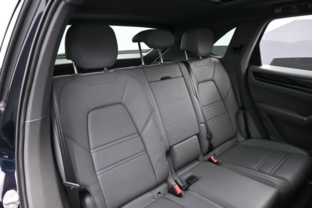 Certified 2023 Porsche Cayenne AWD/4WD image 26