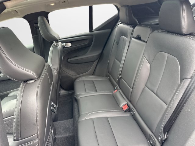 Certified 2025 Volvo XC40 B5 Ultra AWD/4WD image 29