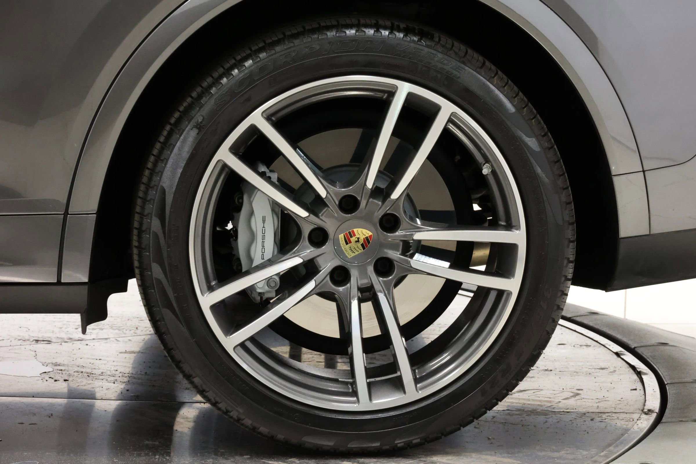 Used 2020 Porsche Cayenne Turbo image 95