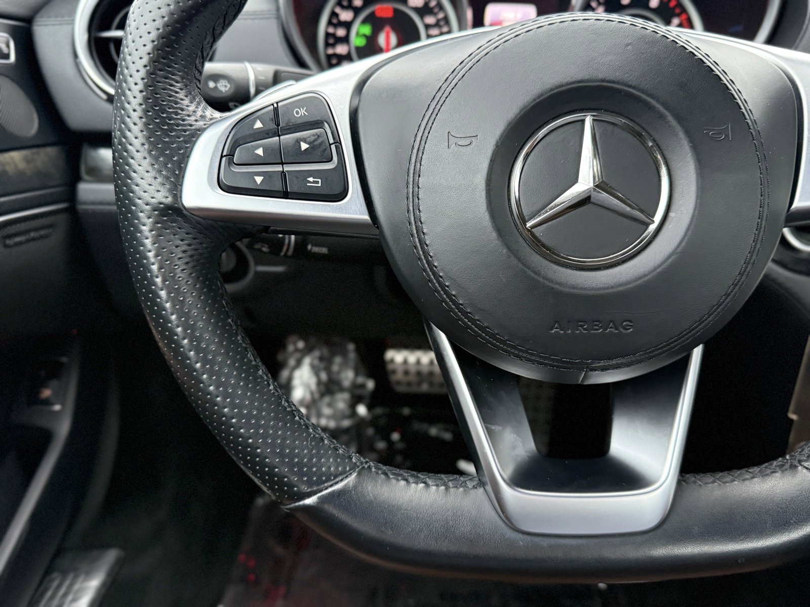 Used 2017 Mercedes-Benz SL 550 image 24