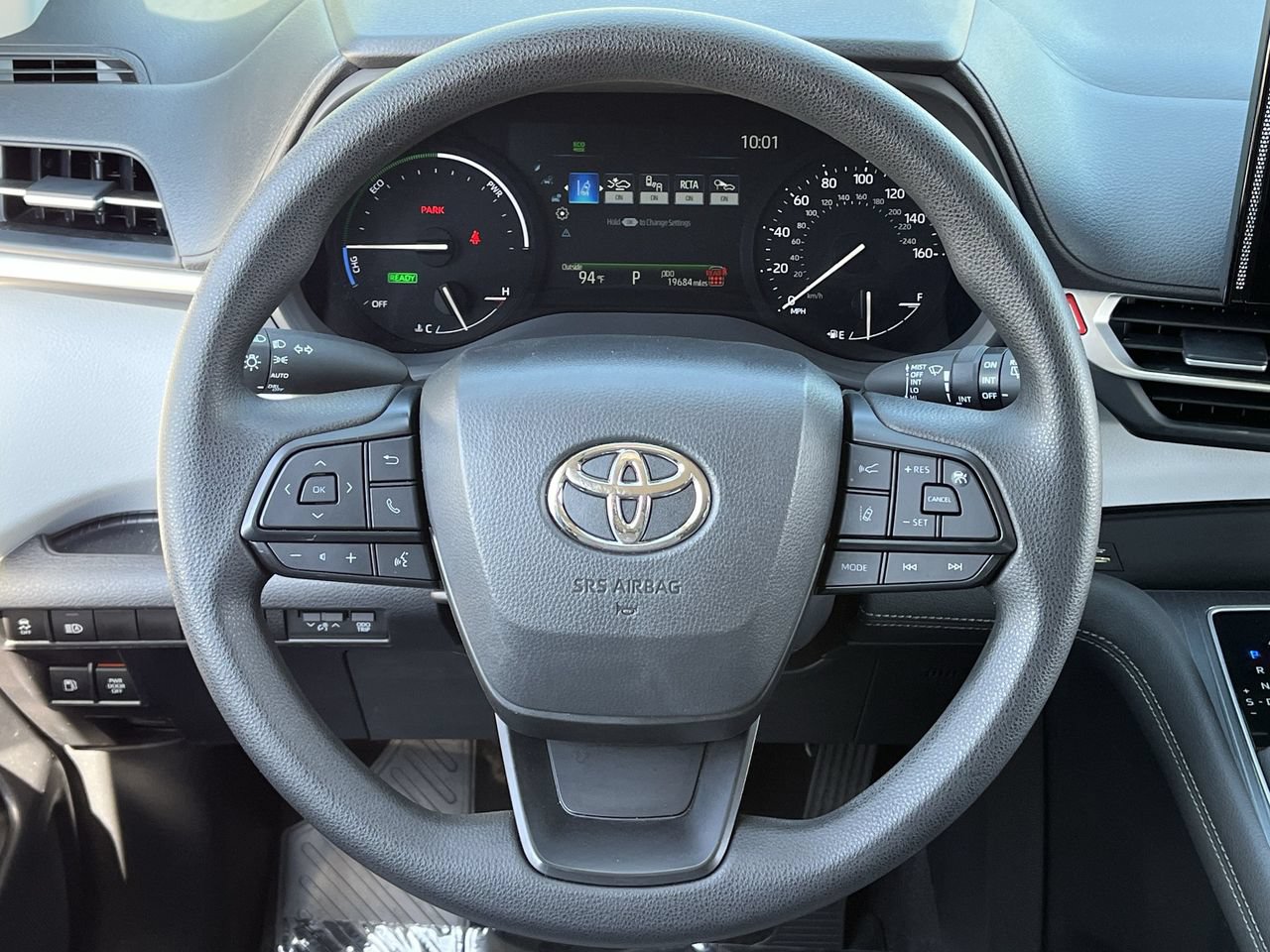 Used 2025 Toyota Sienna LE FWD image 11