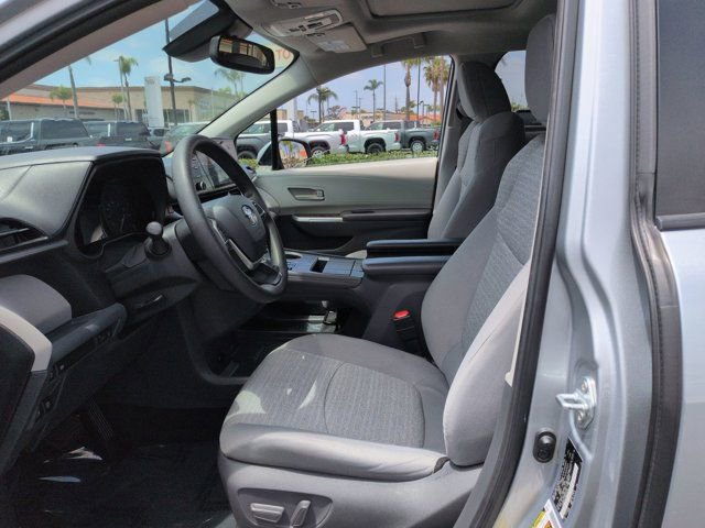 Used 2021 Toyota Sienna LE w/ LE Plus Package FWD image 11
