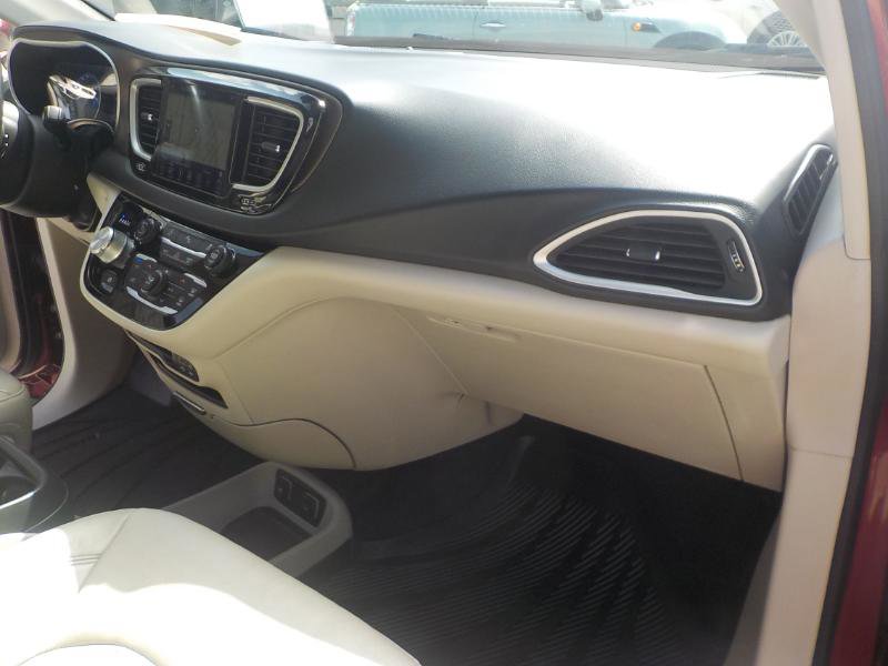 Used 2018 Chrysler Pacifica Touring-L image 25