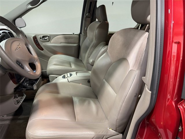 Used 2003 Chrysler Town & Country Limited image 11