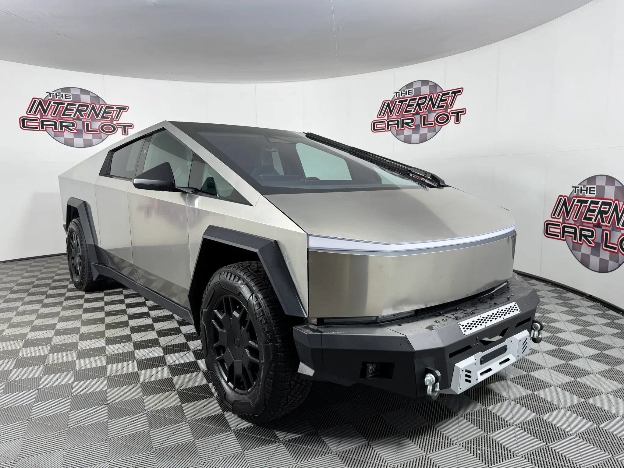 Used 2024 Tesla Cybertruck AWD Crew Cab image 9