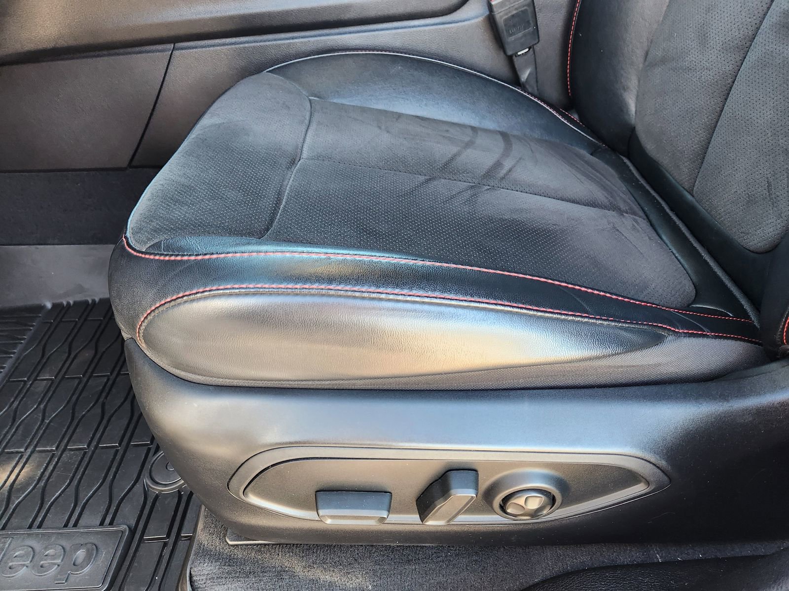 Used 2022 Jeep Grand Cherokee Trailhawk image 29