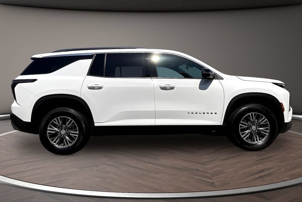 Used 2024 Chevrolet Traverse LT AWD/4WD image 9
