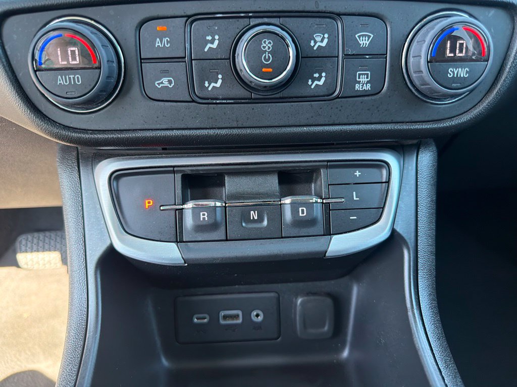 Used 2024 GMC Terrain SLE w/ Driver Convenience Package FWD image 34