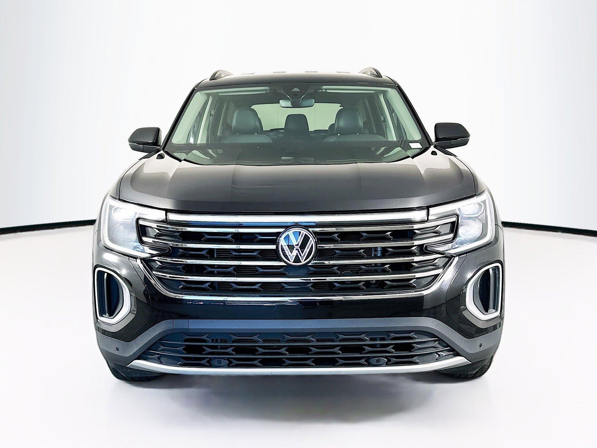 Used 2025 Volkswagen Atlas SE image 2