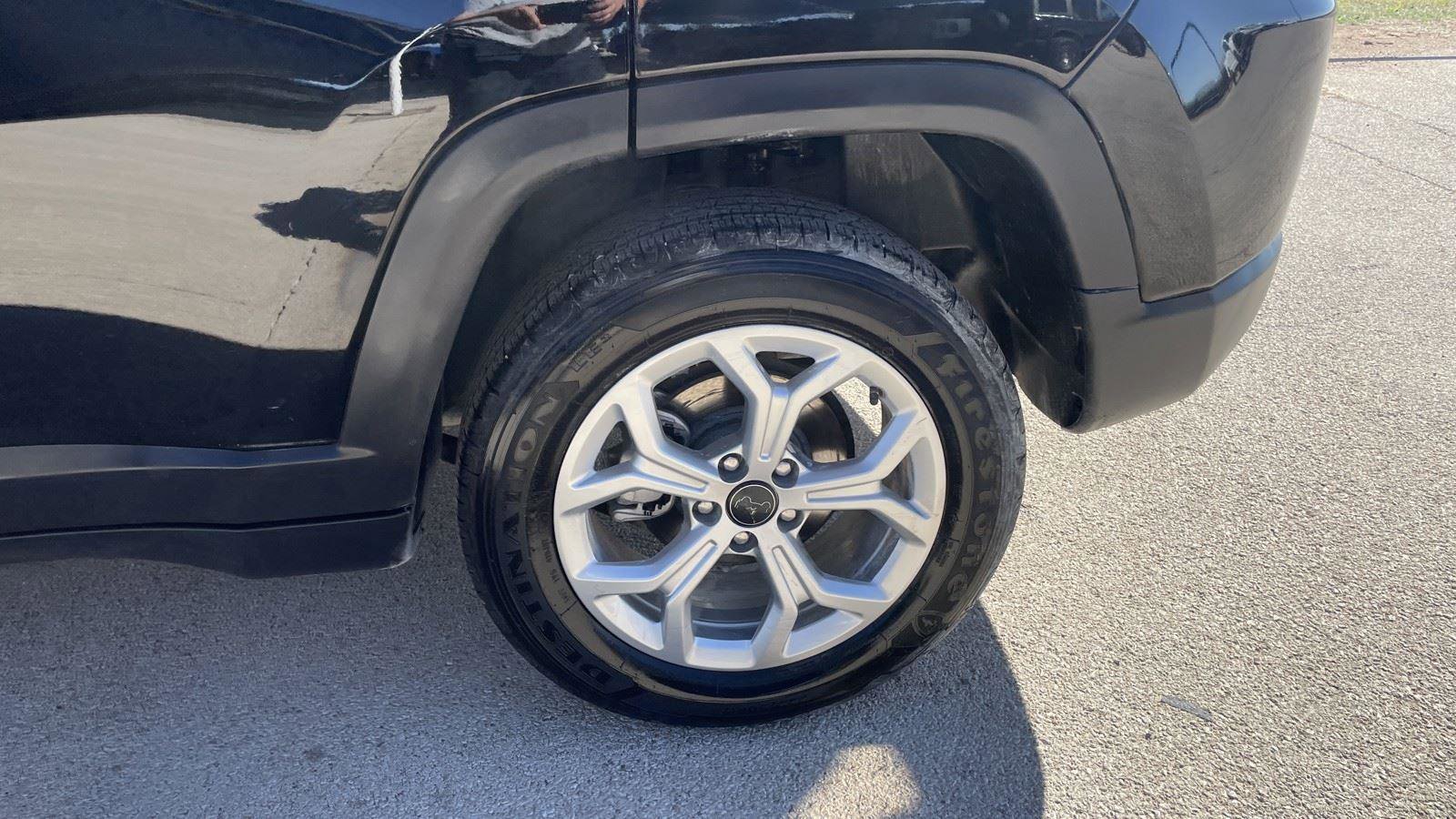 Used 2025 Jeep Compass Sport image 35