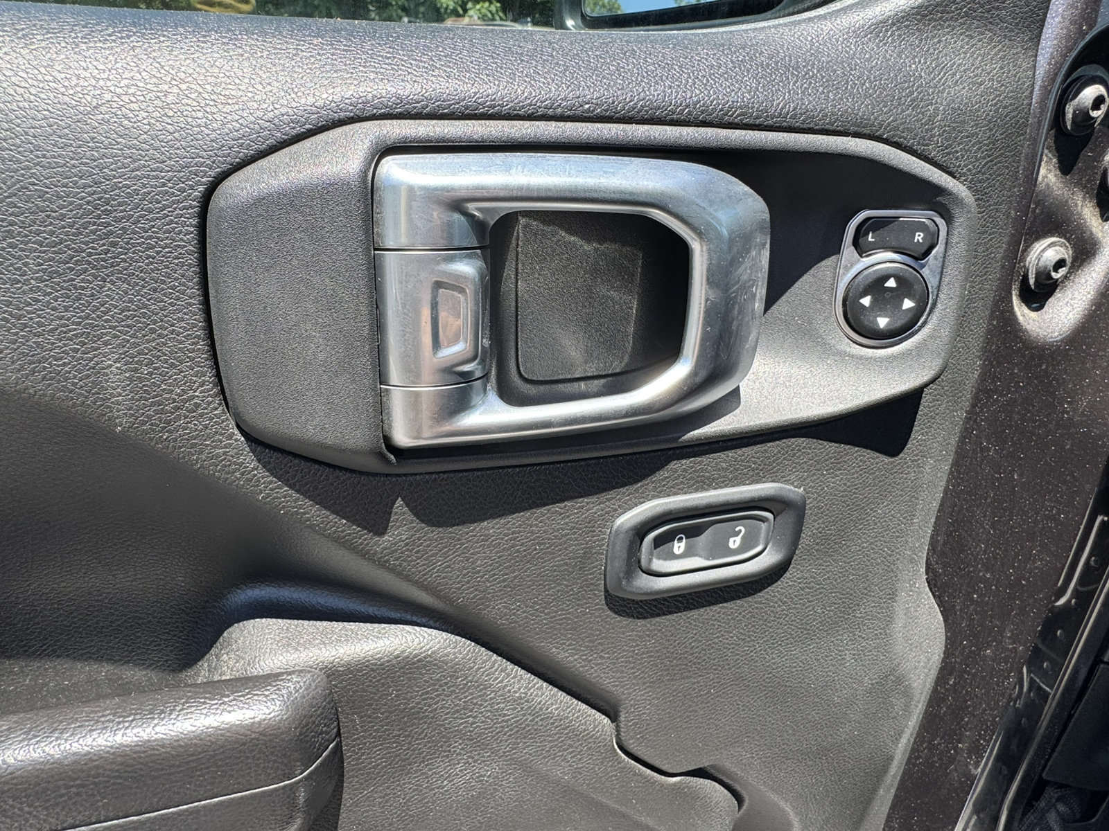 Used 2024 Jeep Gladiator Sport AWD/4WD image 12
