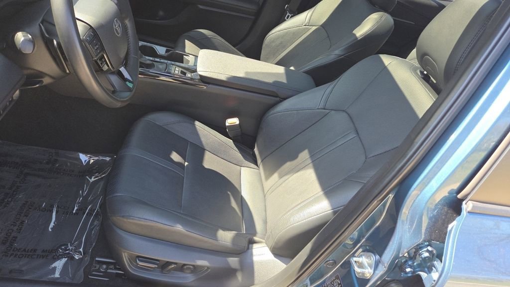 Used 2025 Toyota Camry XSE image 31