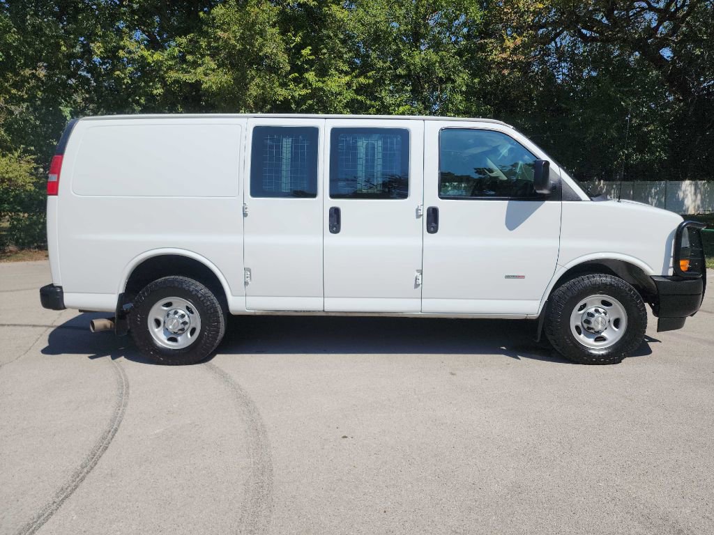 Used 2018 Chevrolet Express 2500 w/ Driver Convenience Package RWD image 13