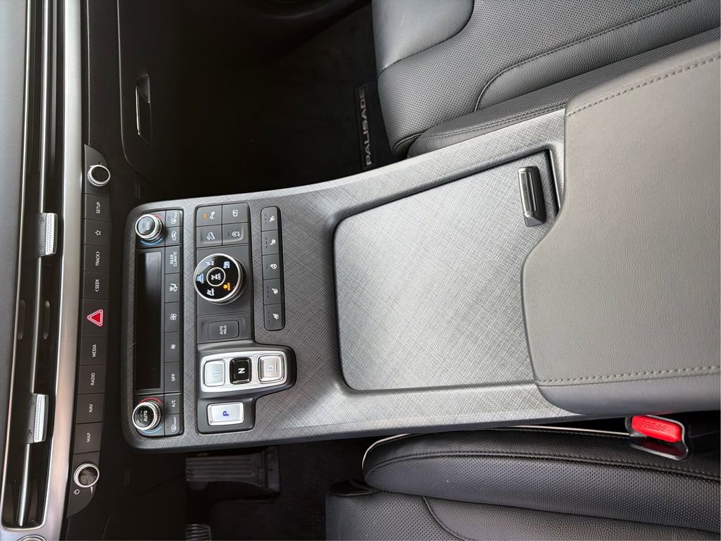 Used 2023 Hyundai Palisade Limited image 17