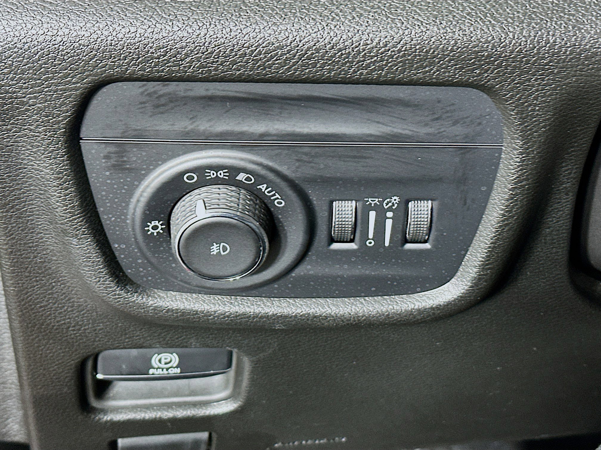 Used 2023 Jeep Grand Cherokee Limited image 17