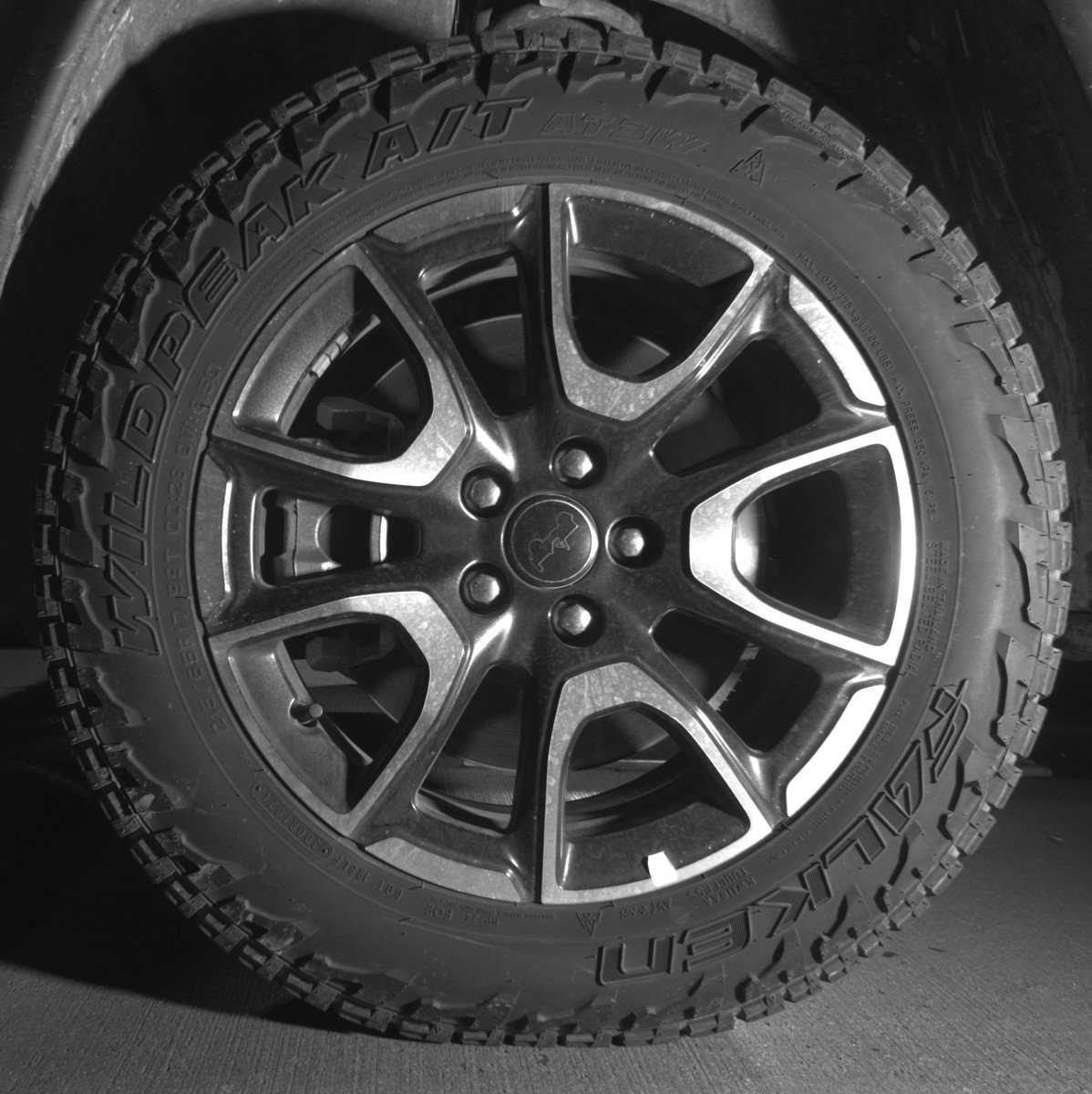 Used 2025 Jeep Compass Trailhawk AWD/4WD image 12