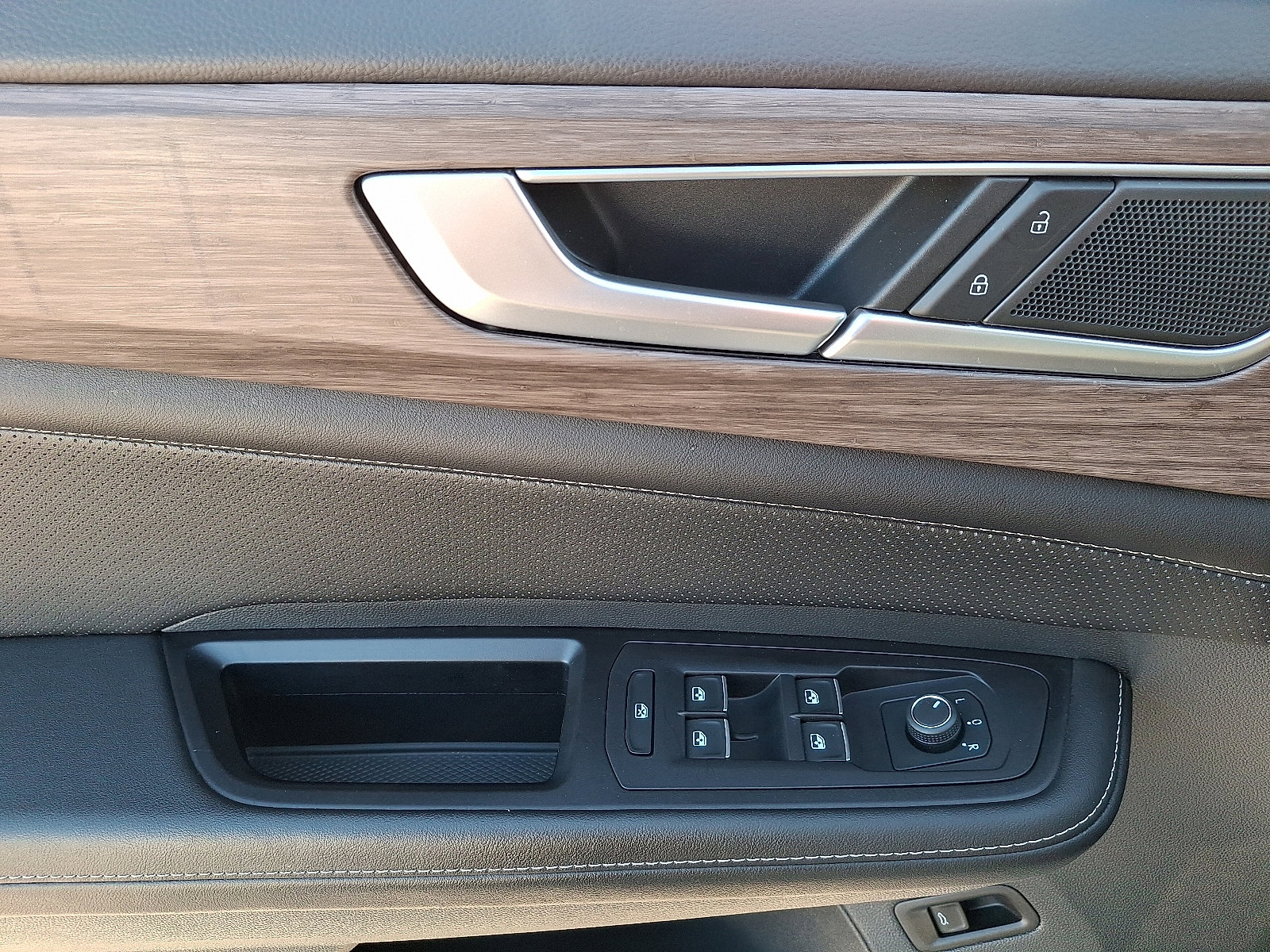 Used 2024 Volkswagen Atlas SEL image 13