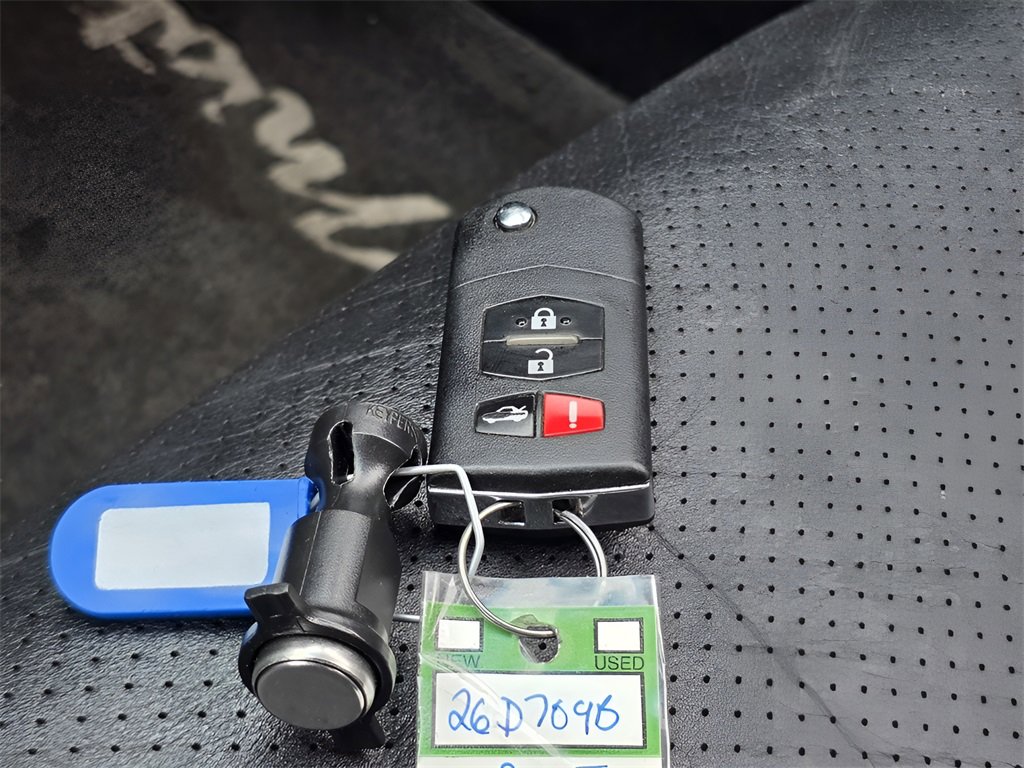 Used 2005 MAZDA MX-5 Miata LS image 32