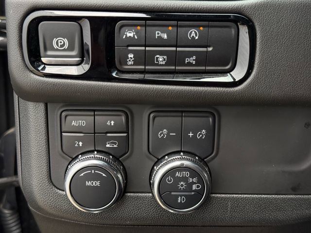 Used 2025 GMC Yukon XL Denali AWD/4WD image 22